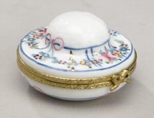 Hat Shaped Hinged Box