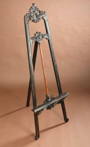 Easel Victorian – Antique Black Finish